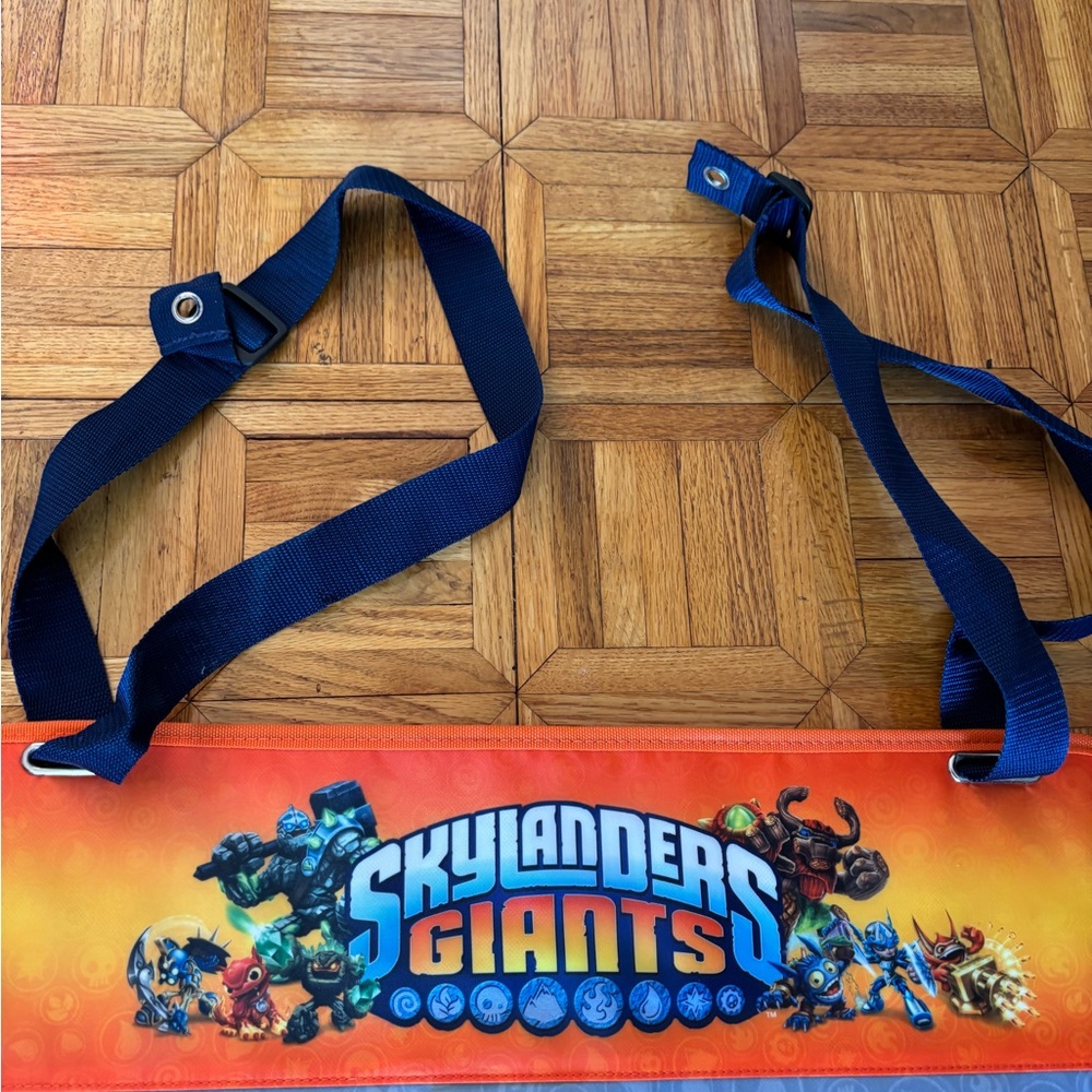 Skylanders Giants game piece holder door hanger